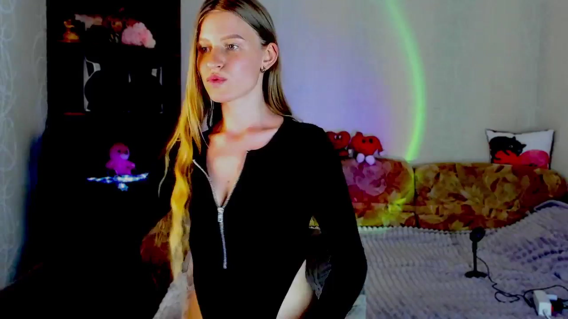 Gallery image thumbnail from Luna_evan's myfreecams stream on, 06/24/2025, 11:58 image 8 of 20