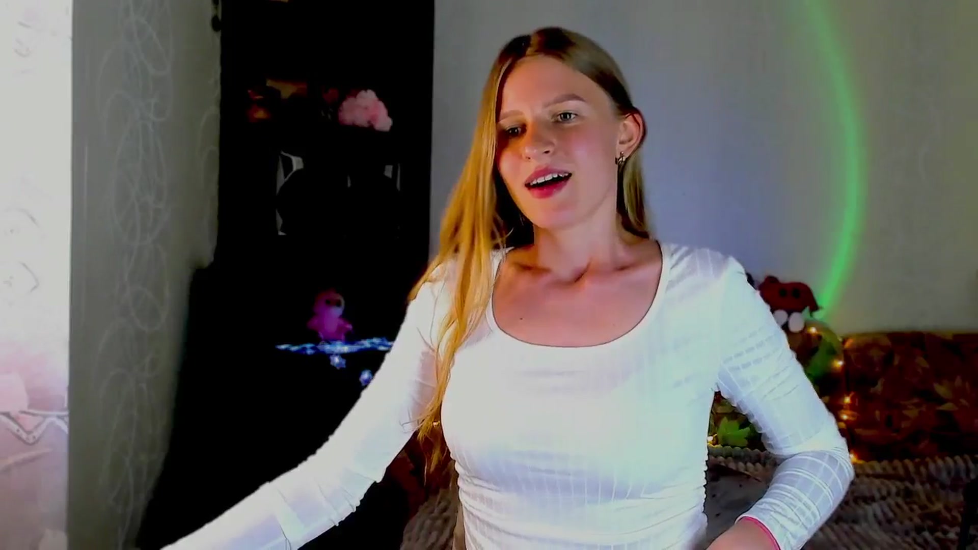 Gallery image thumbnail from Luna_evan's myfreecams stream on, 06/25/2025, 14:06 image 4 of 20