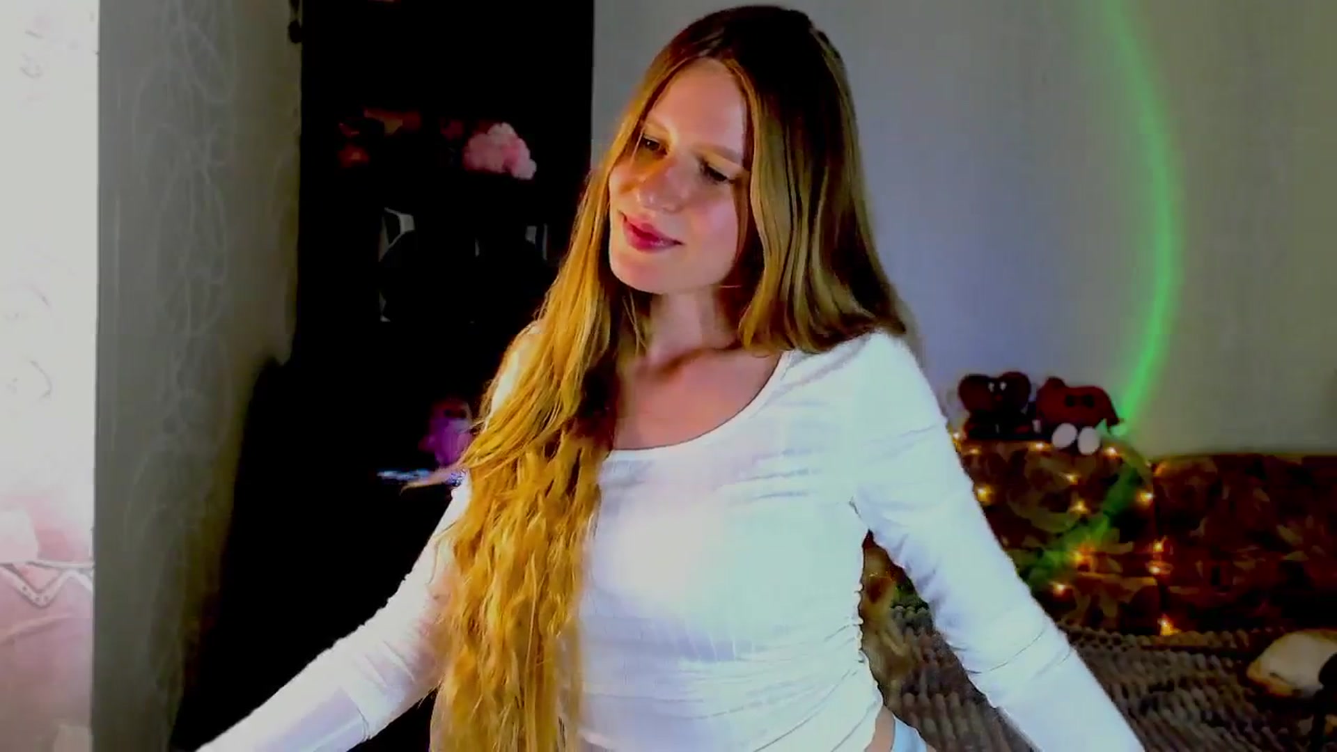 Gallery image thumbnail from Luna_evan's myfreecams stream on, 06/25/2025, 14:06 image 2 of 20