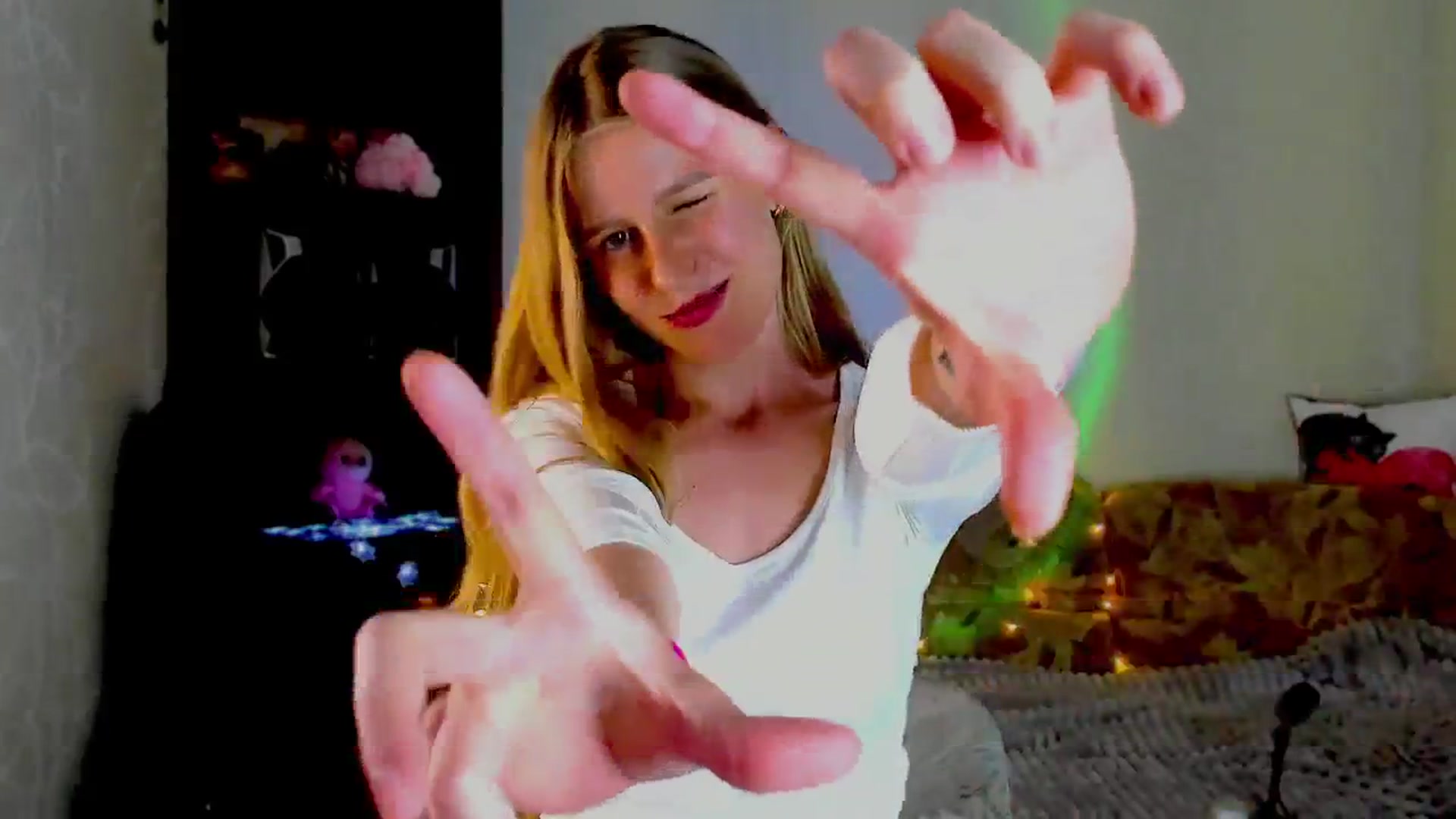 Gallery image thumbnail from Luna_evan's myfreecams stream on, 06/25/2025, 14:06 image 15 of 20