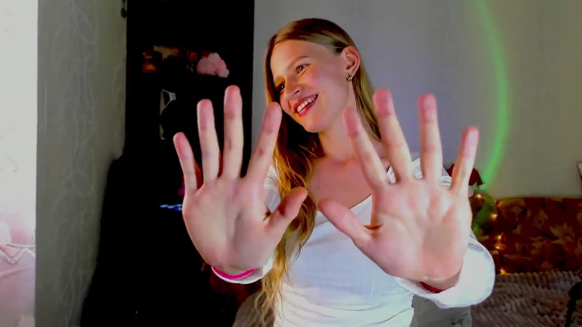Gallery image thumbnail from Luna_evan's myfreecams stream on, 06/25/2025, 14:06 image 7 of 20