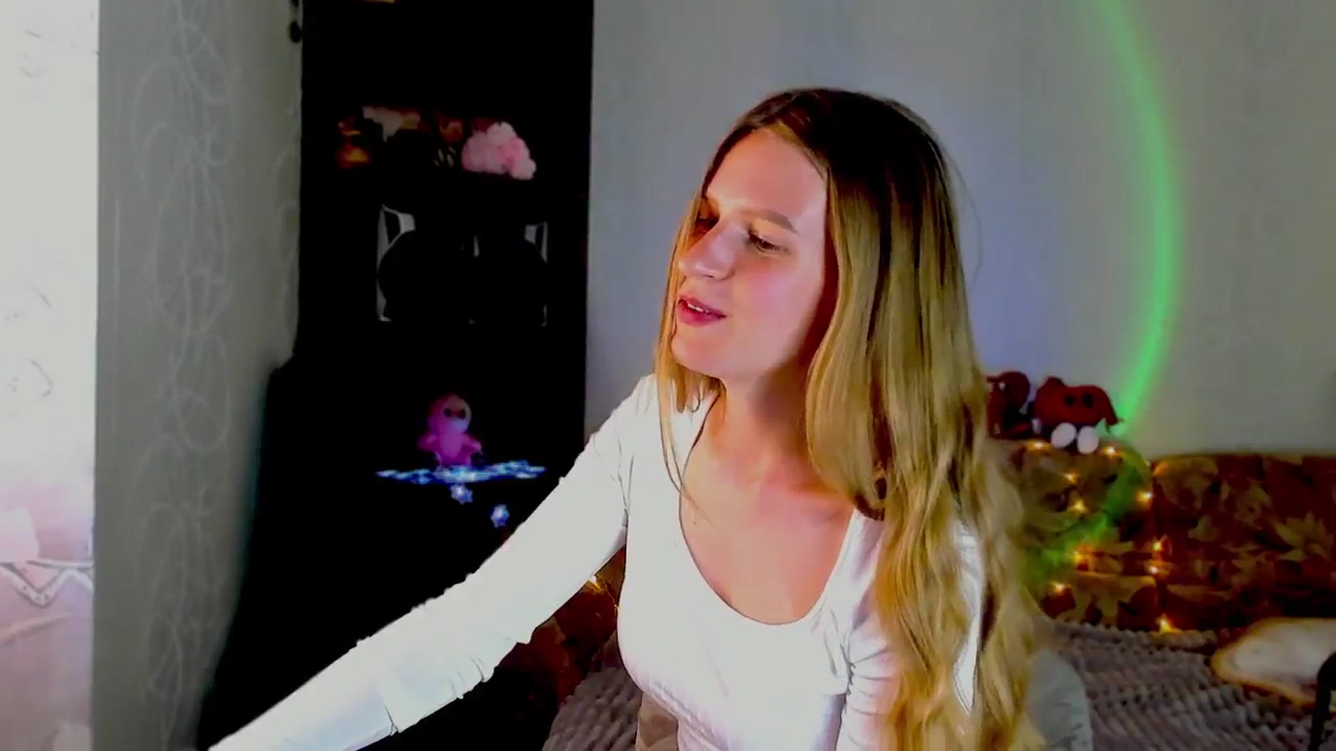 Gallery image thumbnail from Luna_evan's myfreecams stream on, 06/25/2025, 14:06 image 5 of 20