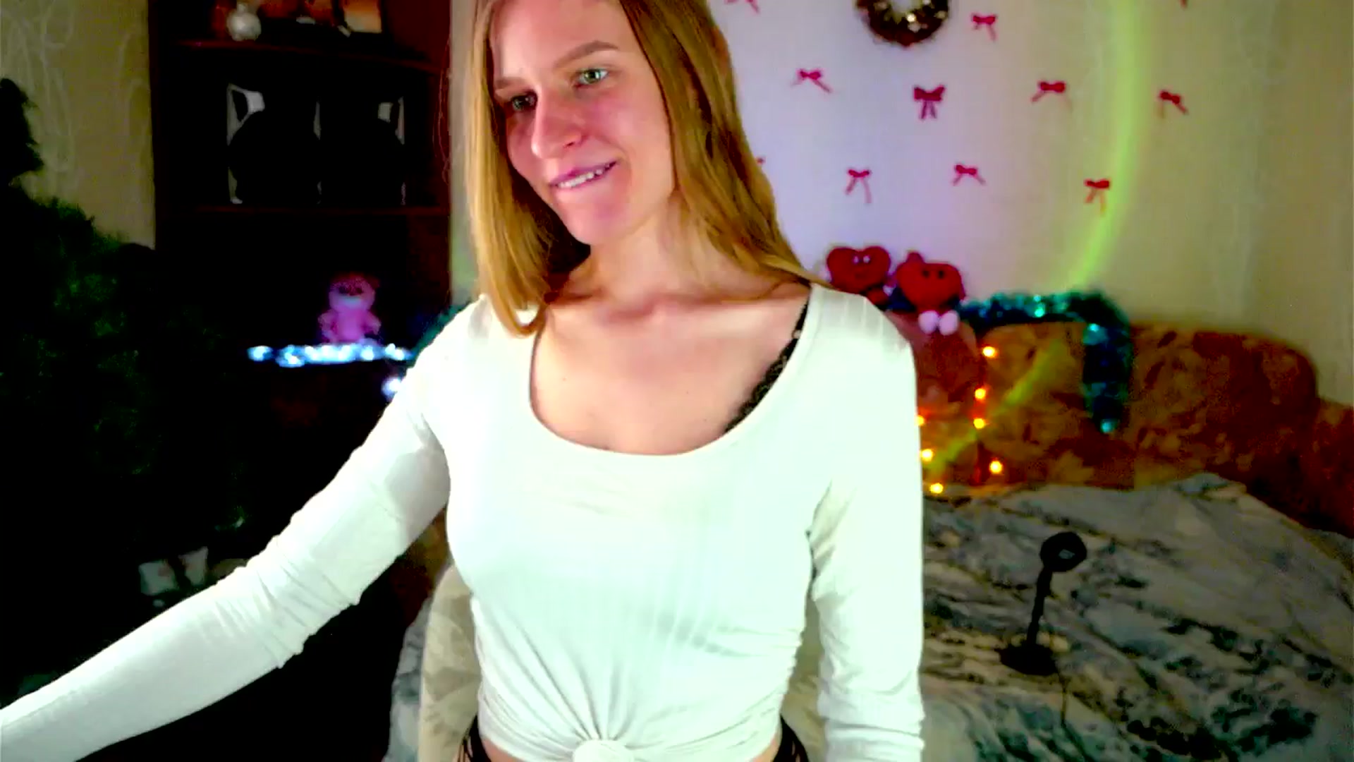 Gallery image thumbnail from Luna_evan's myfreecams stream on, 01/05/2026, 10:01 image 17 of 20