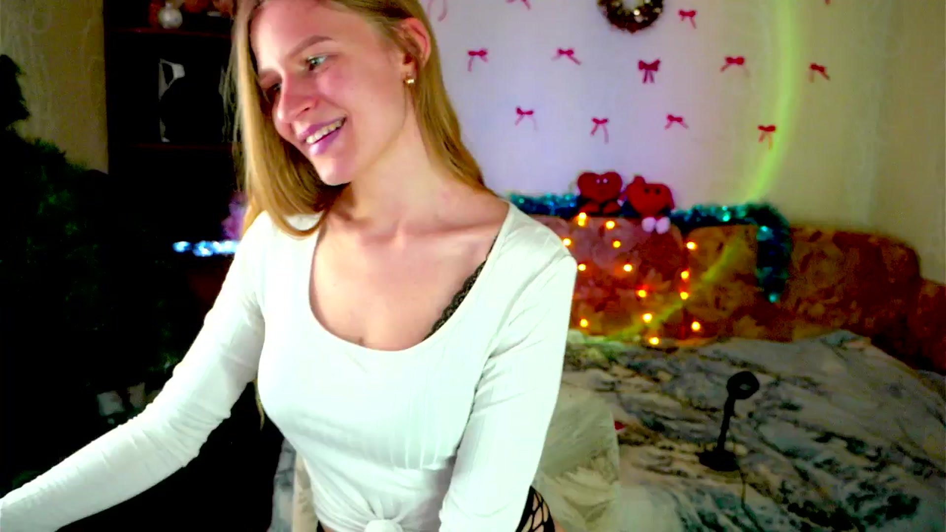 Gallery image thumbnail from Luna_evan's myfreecams stream on, 01/05/2026, 10:01 image 16 of 20