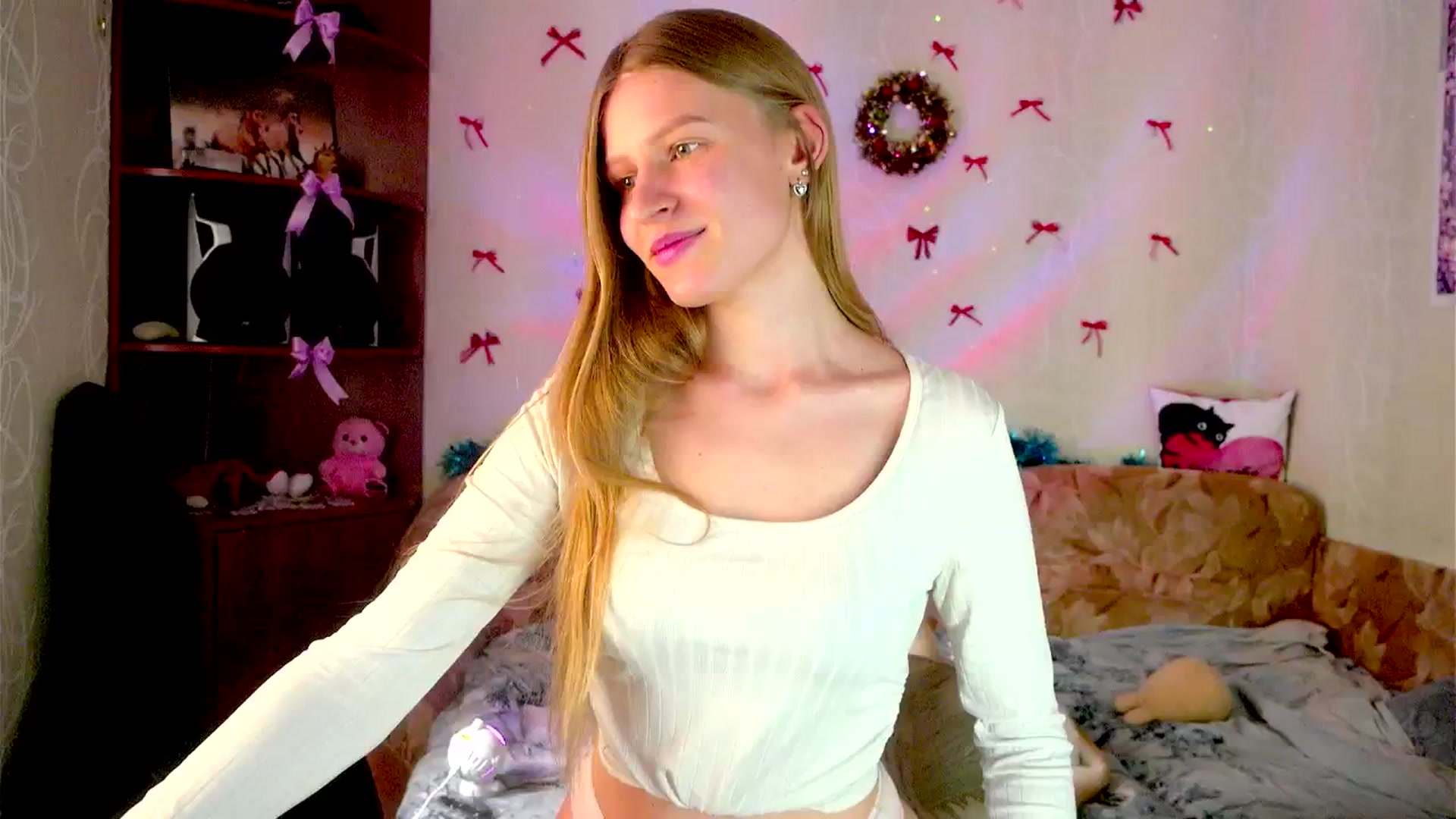 Gallery image thumbnail from Luna_evan's myfreecams stream on, 02/05/2026, 11:28 image 3 of 20