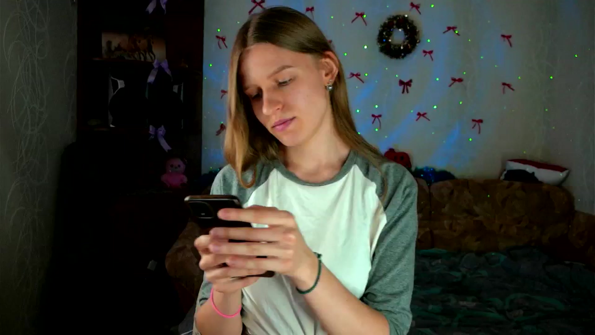 Gallery image thumbnail from Luna_evan's myfreecams stream on, 02/16/2026, 10:17 image 1 of 20