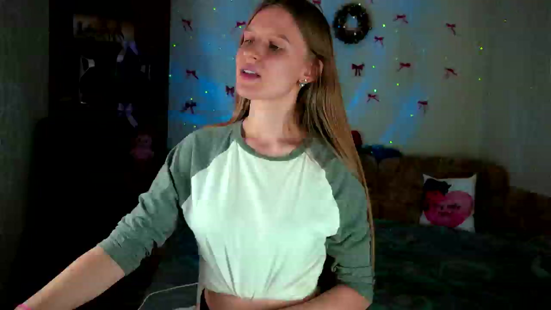 Gallery image thumbnail from Luna_evan's myfreecams stream on, 02/16/2026, 14:36 image 5 of 20