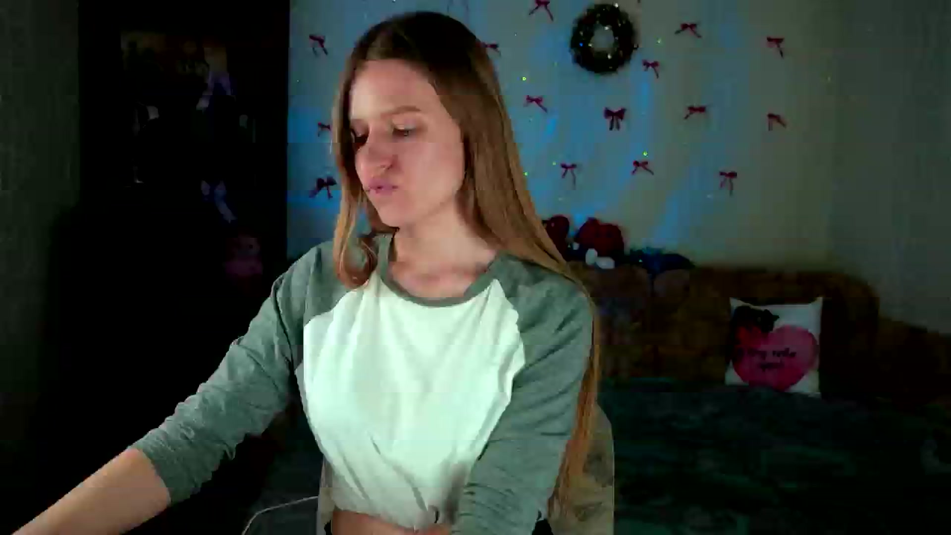 Gallery image thumbnail from Luna_evan's myfreecams stream on, 02/16/2026, 14:36 image 9 of 20