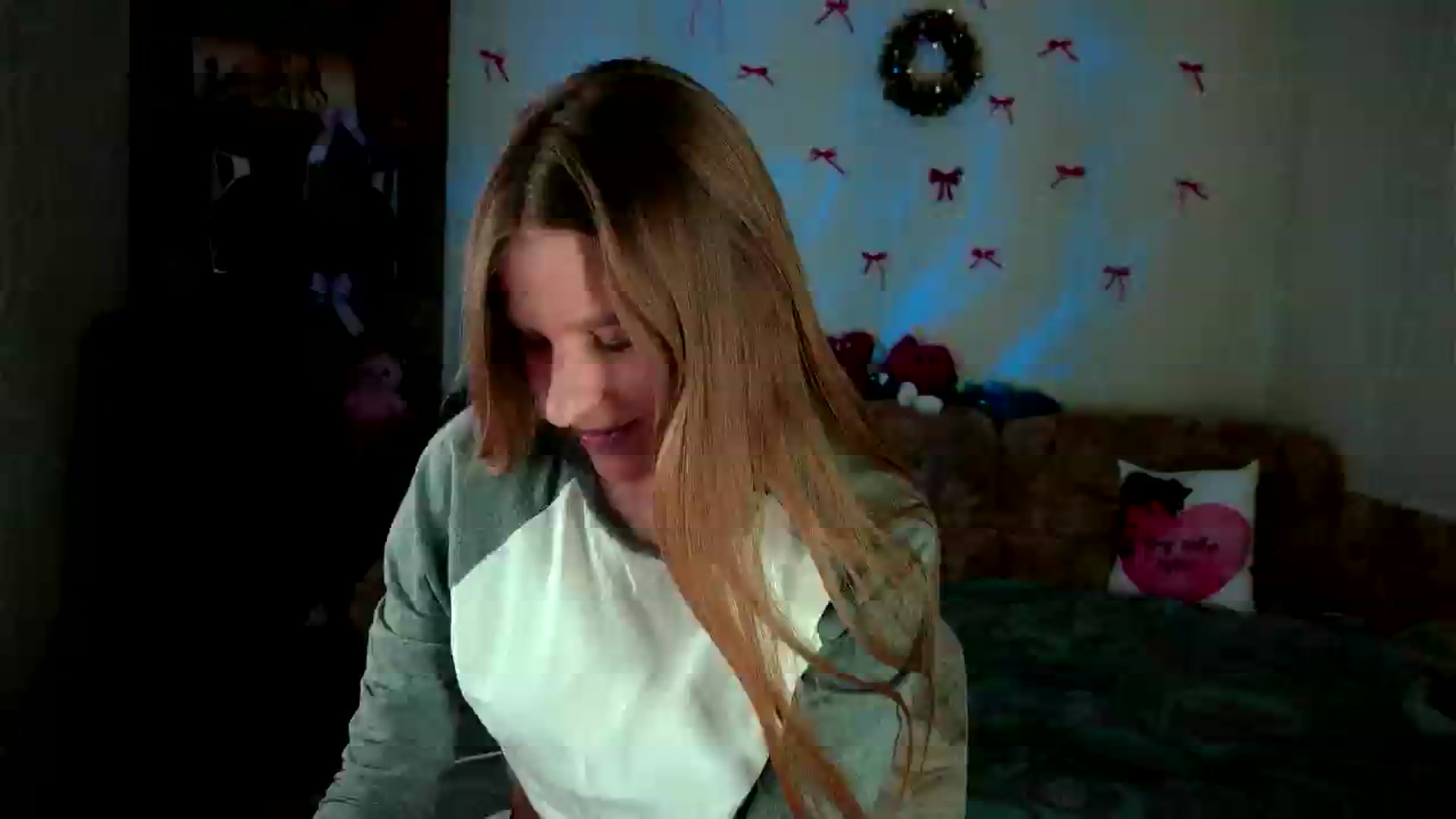 Gallery image thumbnail from Luna_evan's myfreecams stream on, 02/16/2026, 14:36 image 4 of 20