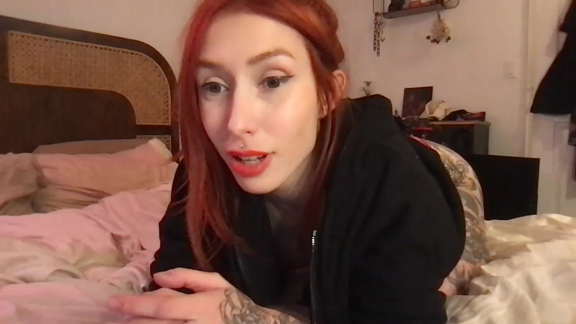 Gallery image thumbnail from Luna_luck's myfreecams stream on, 11/24/2022, 24:46 image 14 of 20
