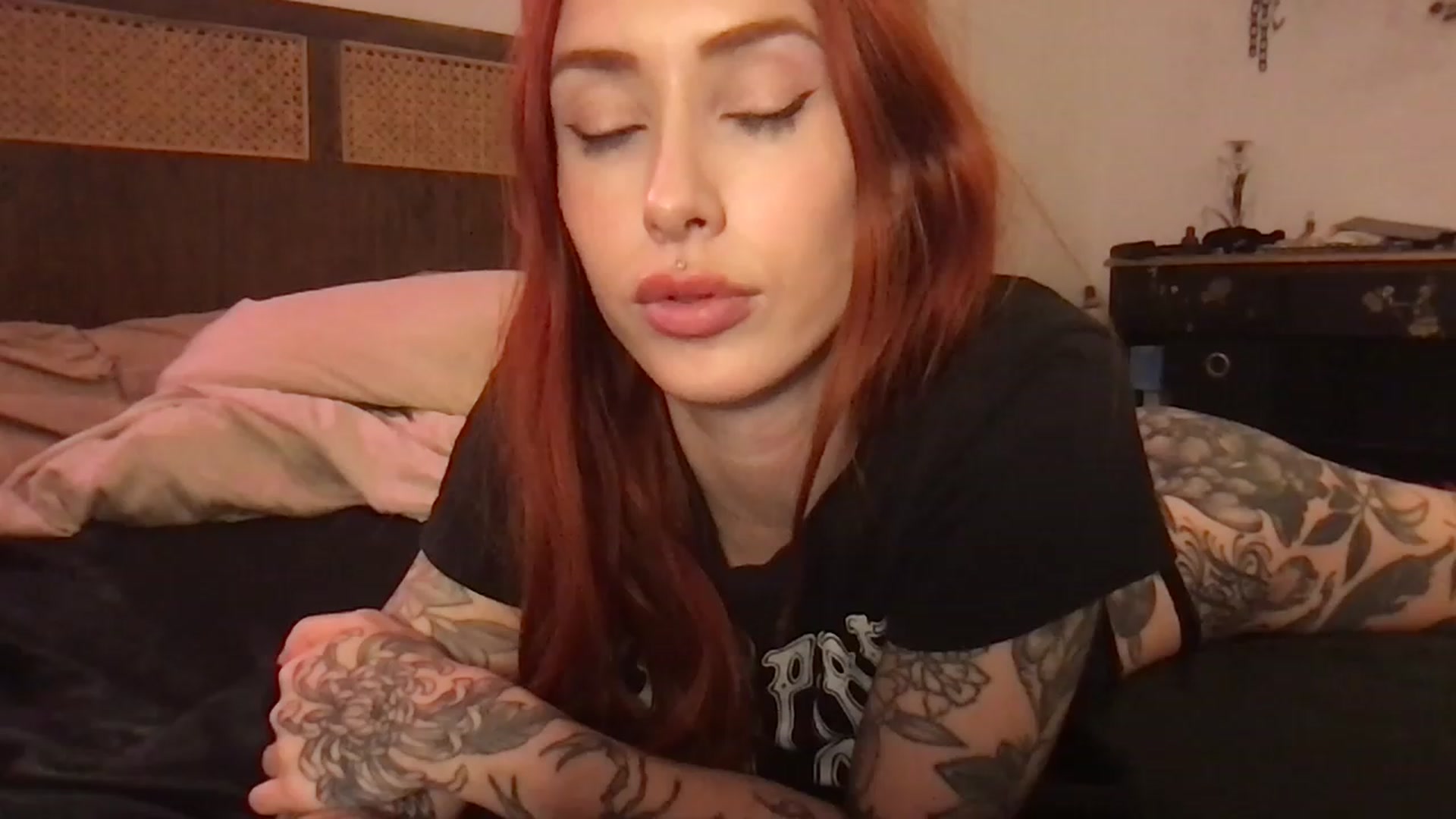 Gallery image thumbnail from Luna_luck's myfreecams stream on, 12/15/2022, 02:48 image 6 of 20