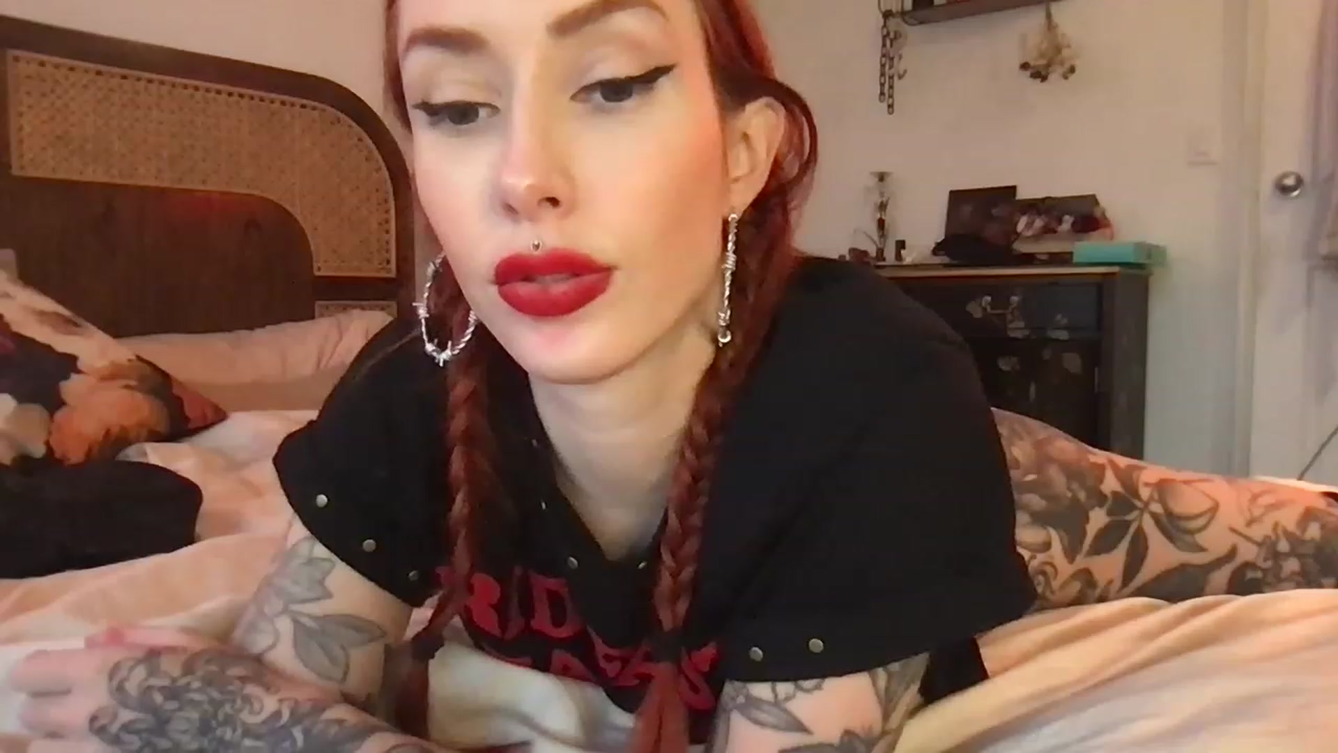 Gallery image thumbnail from Luna_luck's myfreecams stream on, 01/31/2023, 23:58 image 8 of 20