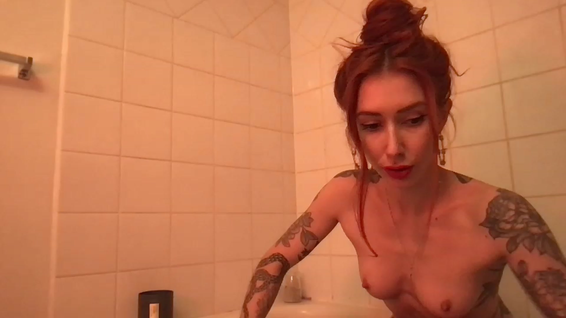 Gallery image thumbnail from Luna_luck's myfreecams stream on, 02/04/2023, 01:31 image 18 of 20