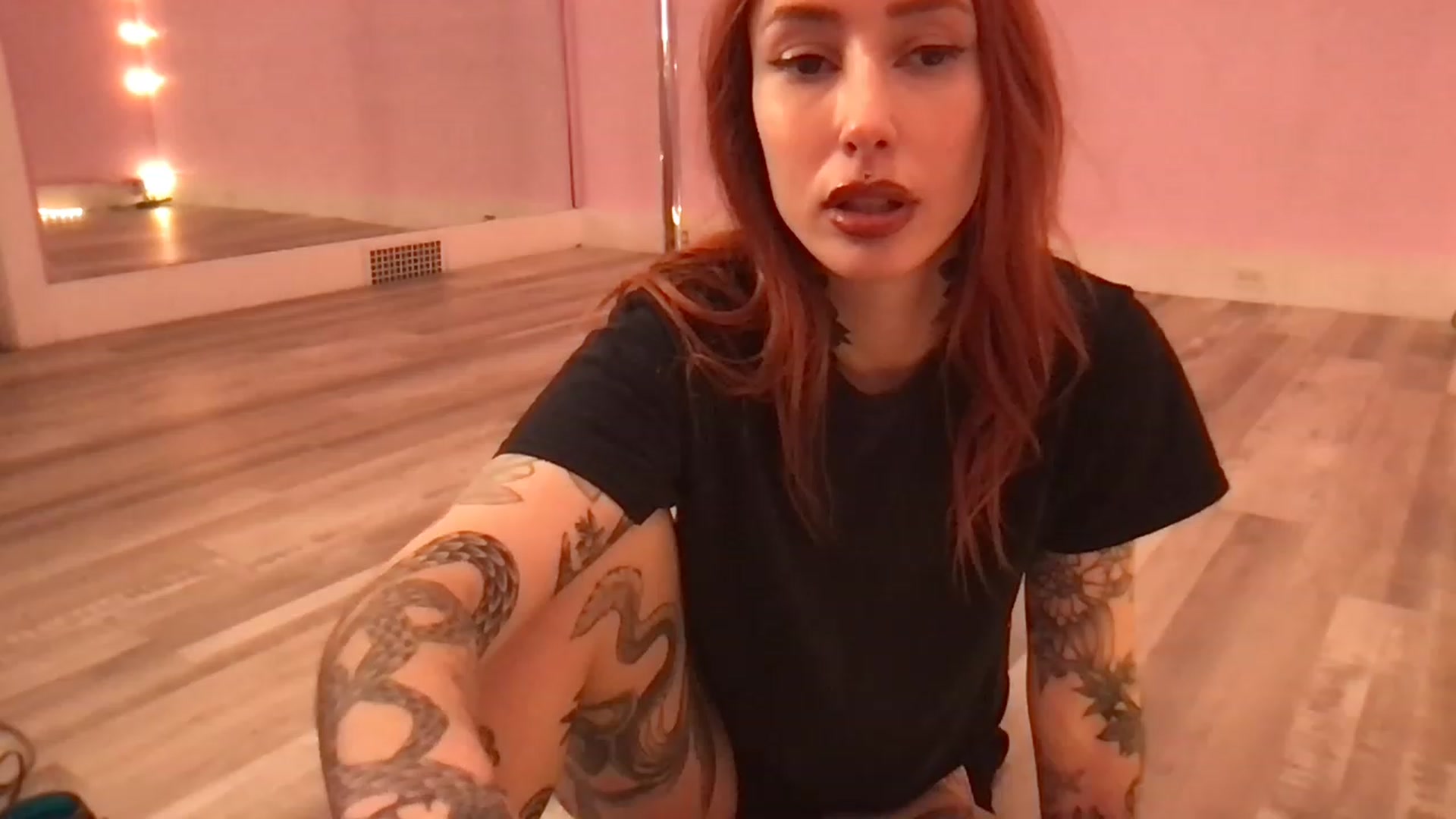 Gallery image thumbnail from Luna_luck's myfreecams stream on, 03/27/2023, 19:35 image 6 of 20