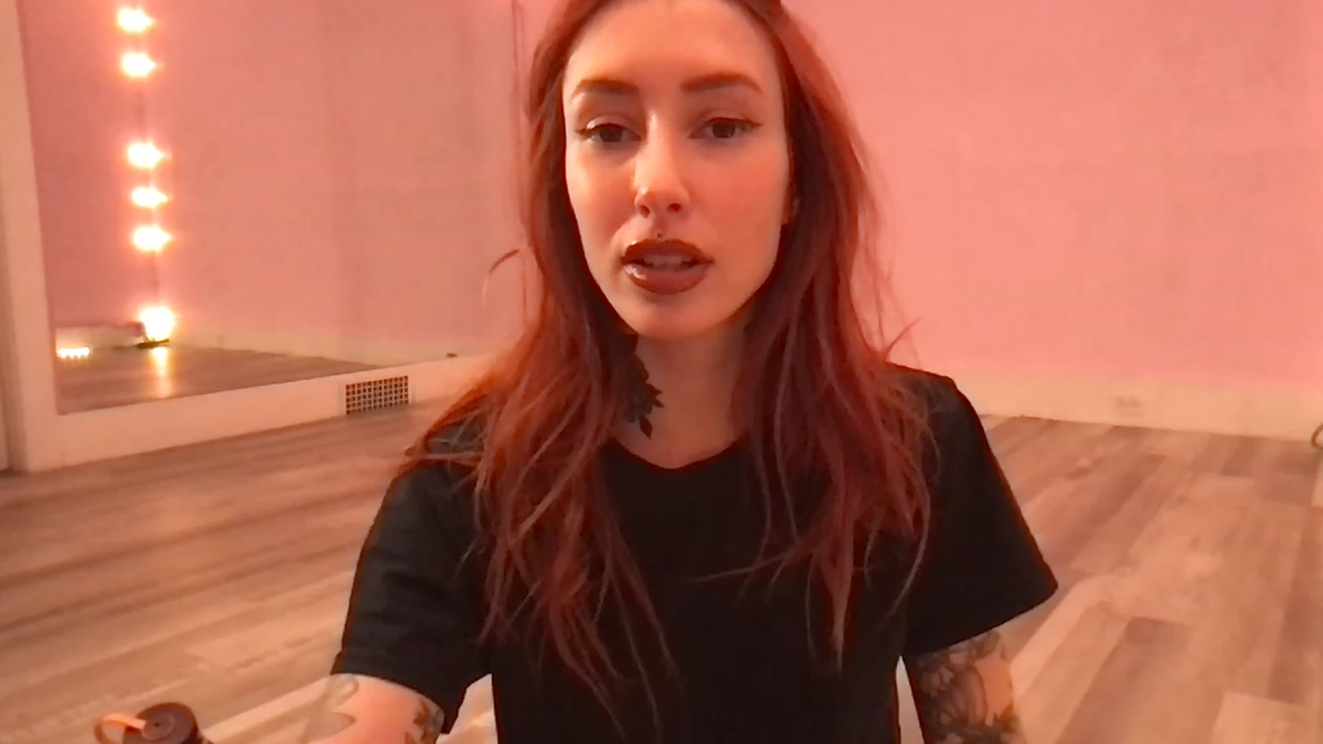 Gallery image thumbnail from Luna_luck's myfreecams stream on, 03/27/2023, 19:35 image 1 of 20