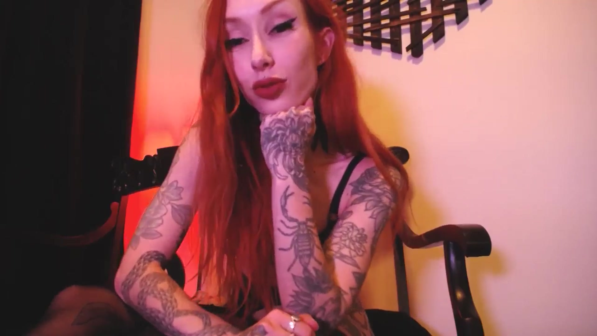 Gallery image thumbnail from Luna_luck's myfreecams stream on, 12/04/2024, 24:28 image 3 of 20