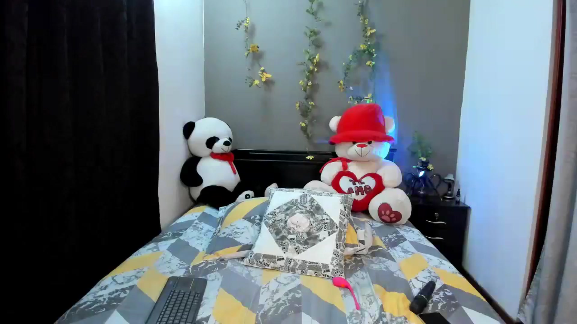 Gallery image thumbnail from Lunaa_mayerr's myfreecams stream on, 06/29/2025, 08:47 image 16 of 20