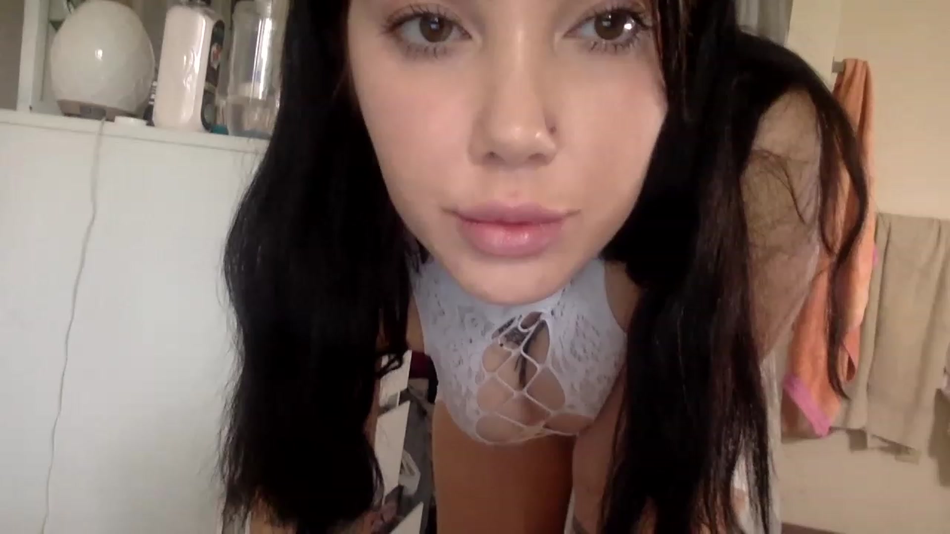 Gallery image thumbnail from Lunaaxoxo's myfreecams stream on, 11/16/2022, 21:00 image 1 of 20