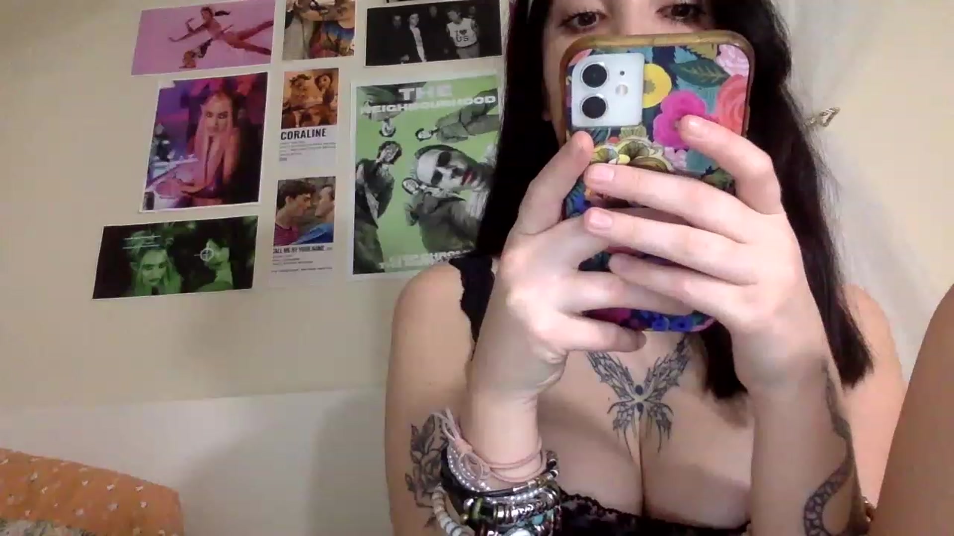 Gallery image thumbnail from Lunaaxoxo's myfreecams stream on, 12/16/2022, 08:27 image 9 of 20