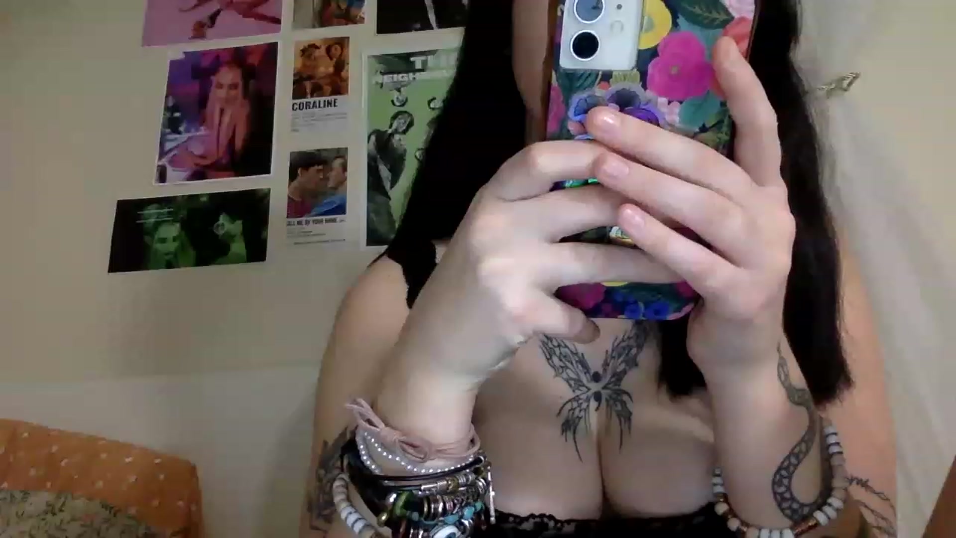 Gallery image thumbnail from Lunaaxoxo's myfreecams stream on, 12/16/2022, 08:27 image 10 of 20