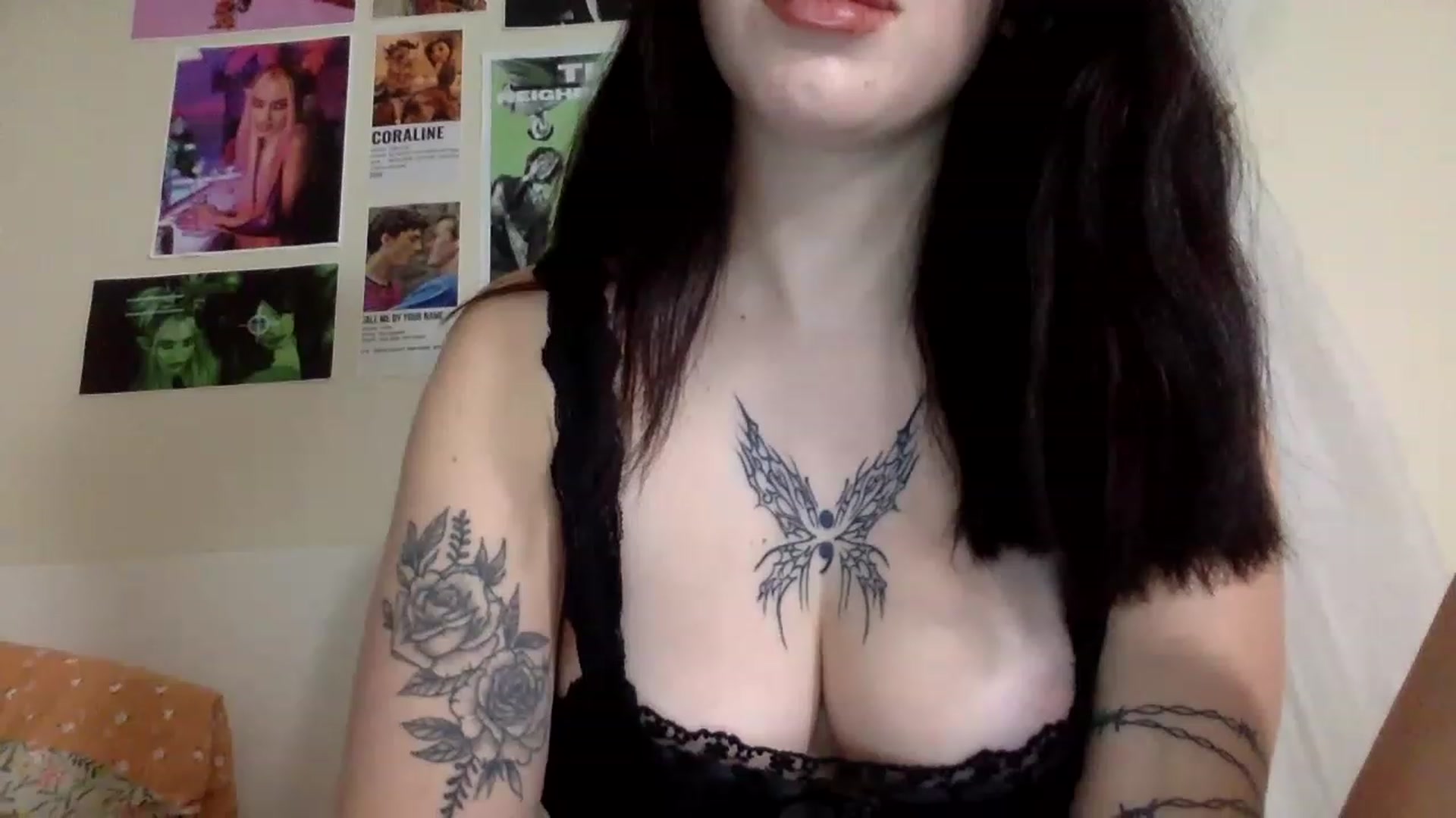 Gallery image thumbnail from Lunaaxoxo's myfreecams stream on, 12/16/2022, 08:27 image 7 of 20