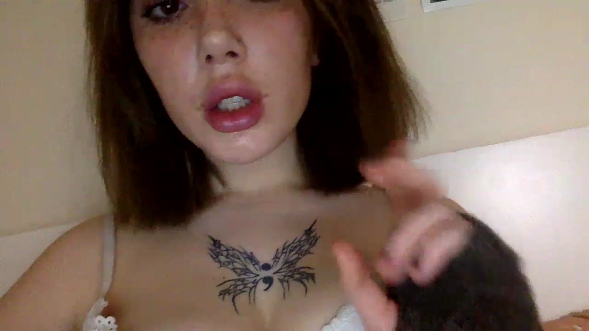 Gallery image thumbnail from Lunaaxoxo's myfreecams stream on, 03/08/2023, 09:13 image 11 of 20