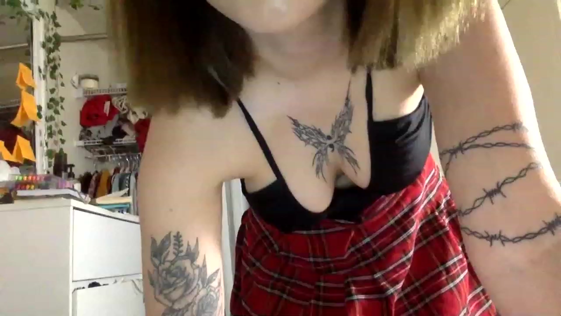 Gallery image thumbnail from Lunaaxoxo's myfreecams stream on, 03/09/2023, 08:20 image 3 of 20