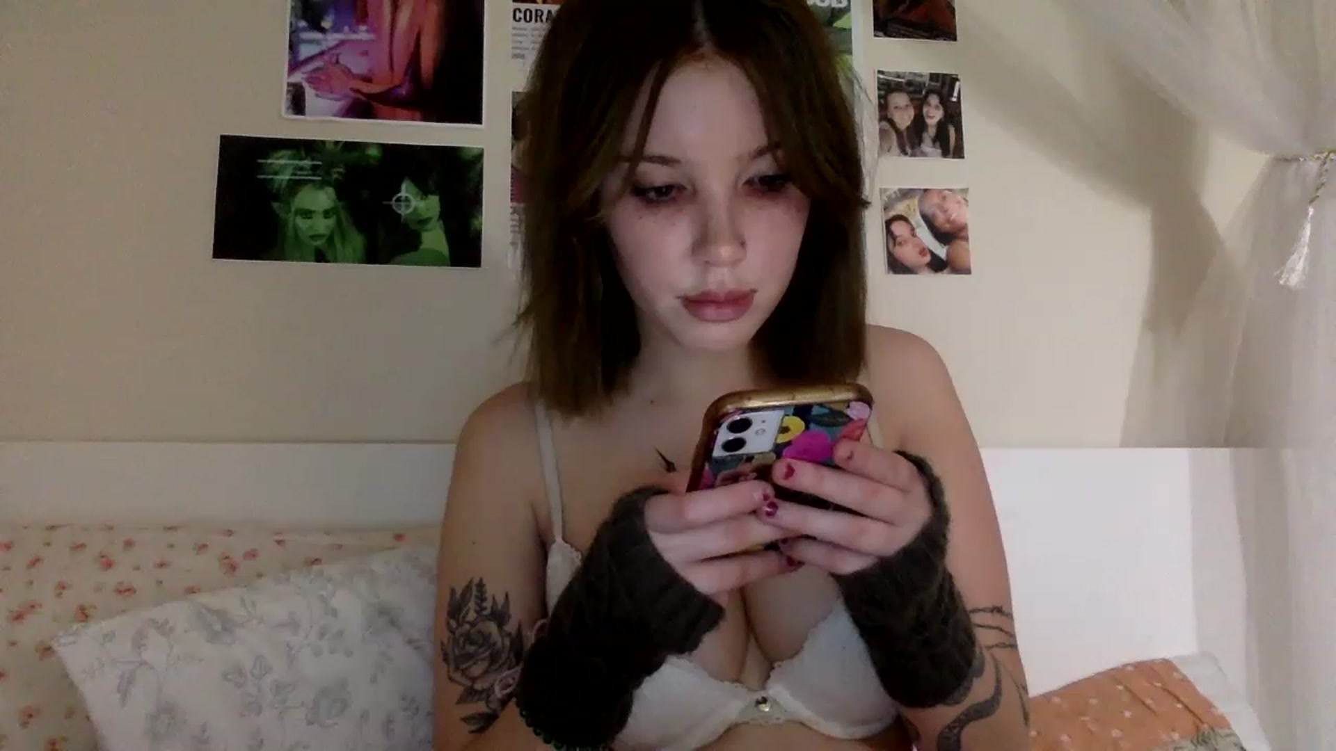 Gallery image thumbnail from Lunaaxoxo's myfreecams stream on, 03/10/2023, 10:29 image 16 of 20