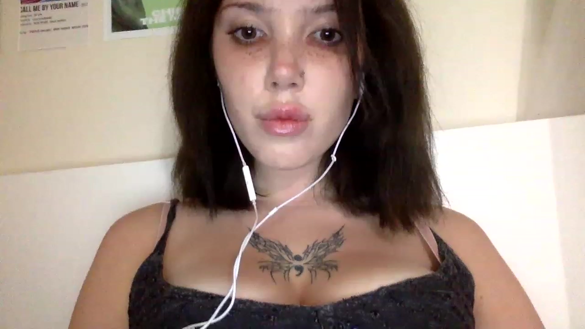 Gallery image thumbnail from Lunaaxoxo's myfreecams stream on, 04/18/2023, 06:39 image 9 of 20