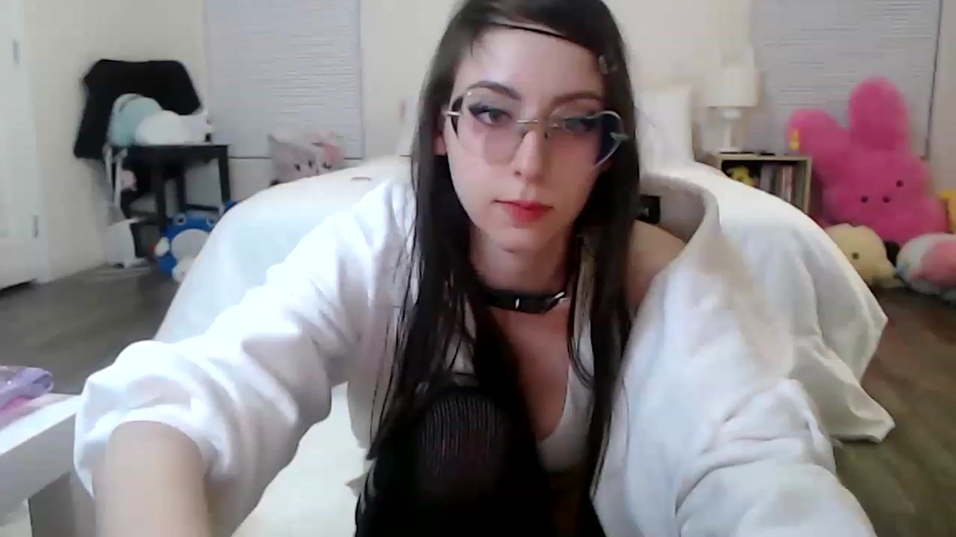 Gallery image thumbnail from Lunackitsuen's myfreecams stream on, 02/18/2023, 11:19 image 18 of 20