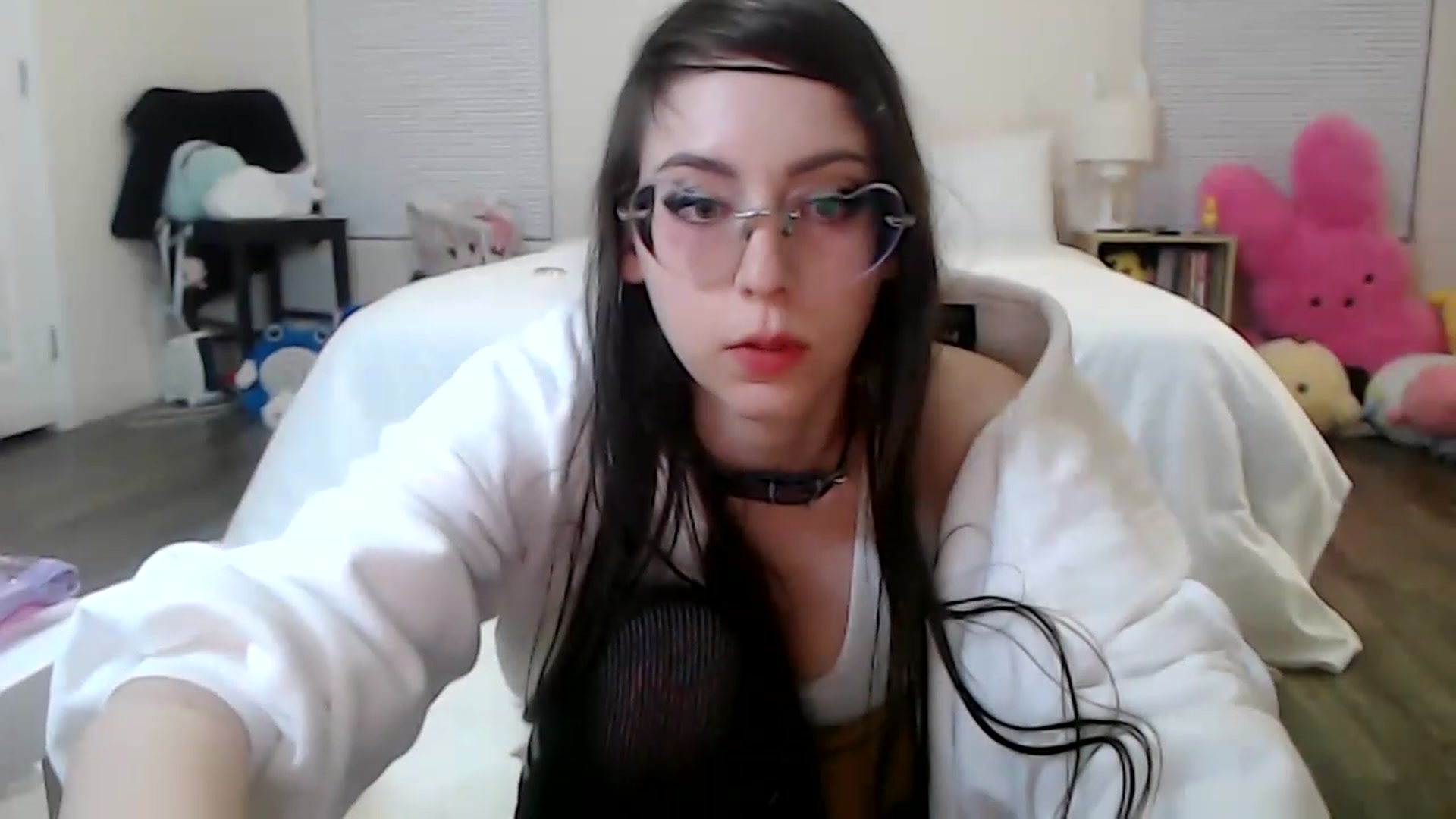 Gallery image thumbnail from Lunackitsuen's myfreecams stream on, 02/18/2023, 11:19 image 19 of 20