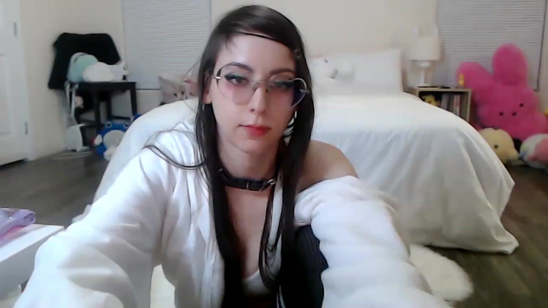 Gallery image thumbnail from Lunackitsuen's myfreecams stream on, 02/18/2023, 11:19 image 15 of 20