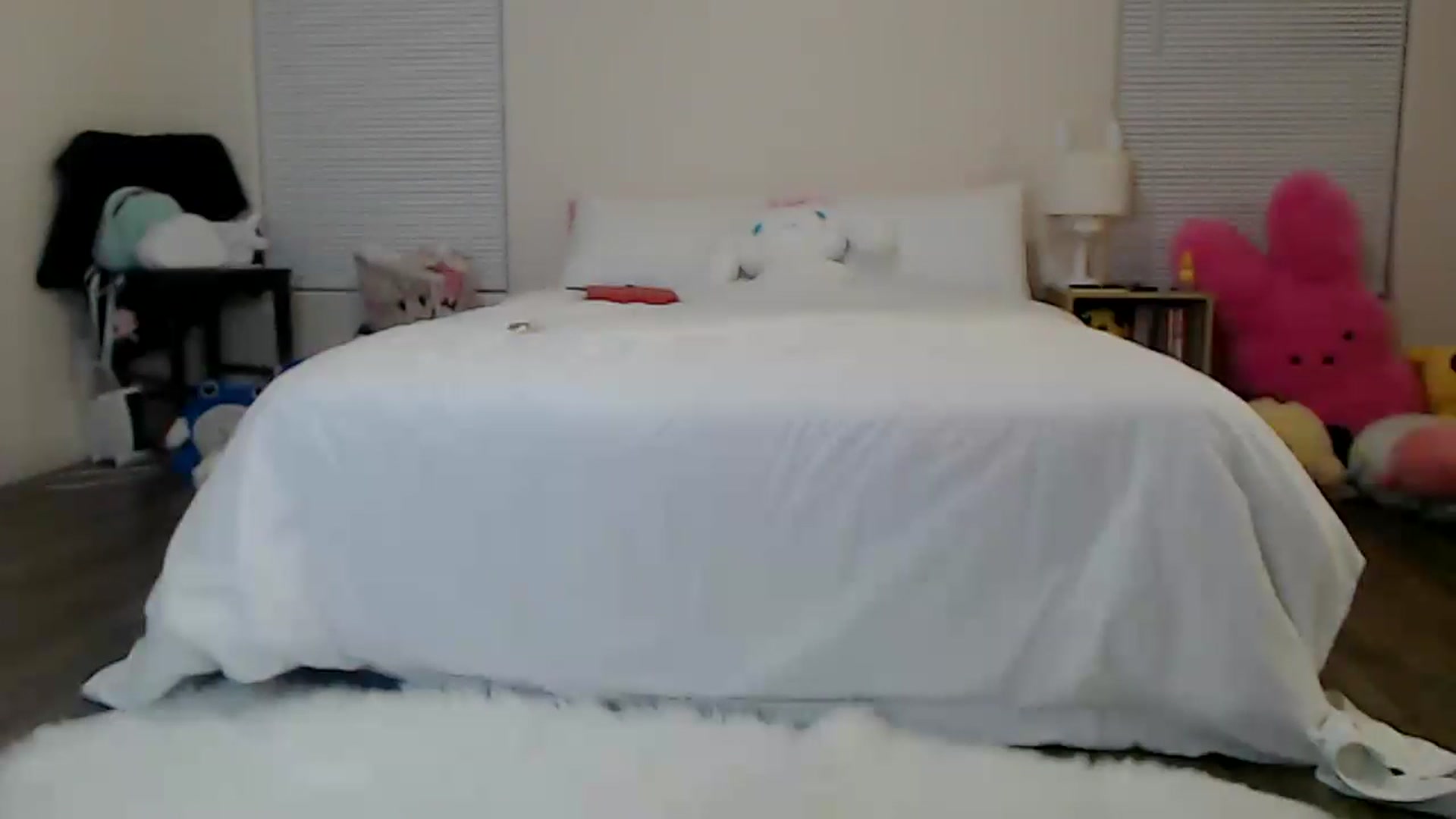 Gallery image thumbnail from Lunackitsuen's myfreecams stream on, 02/18/2023, 12:51 image 16 of 20
