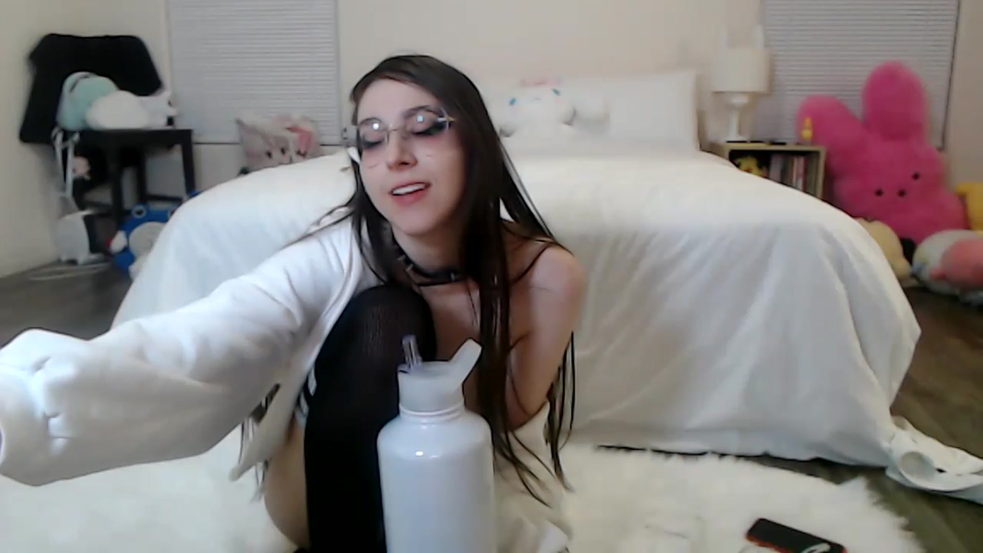 Gallery image thumbnail from Lunackitsuen's myfreecams stream on, 02/18/2023, 13:16 image 15 of 20