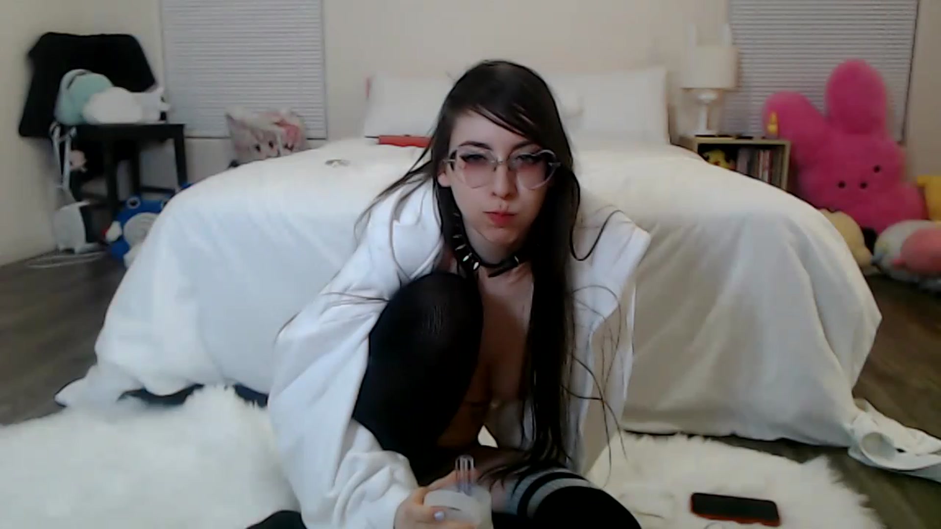 Gallery image thumbnail from Lunackitsuen's myfreecams stream on, 02/18/2023, 13:16 image 7 of 20