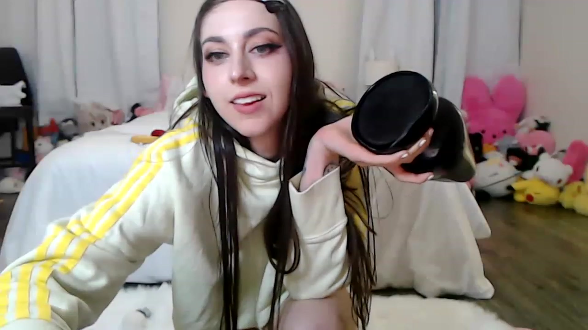 Gallery image thumbnail from Lunackitsuen's myfreecams stream on, 03/18/2023, 08:00 image 14 of 20