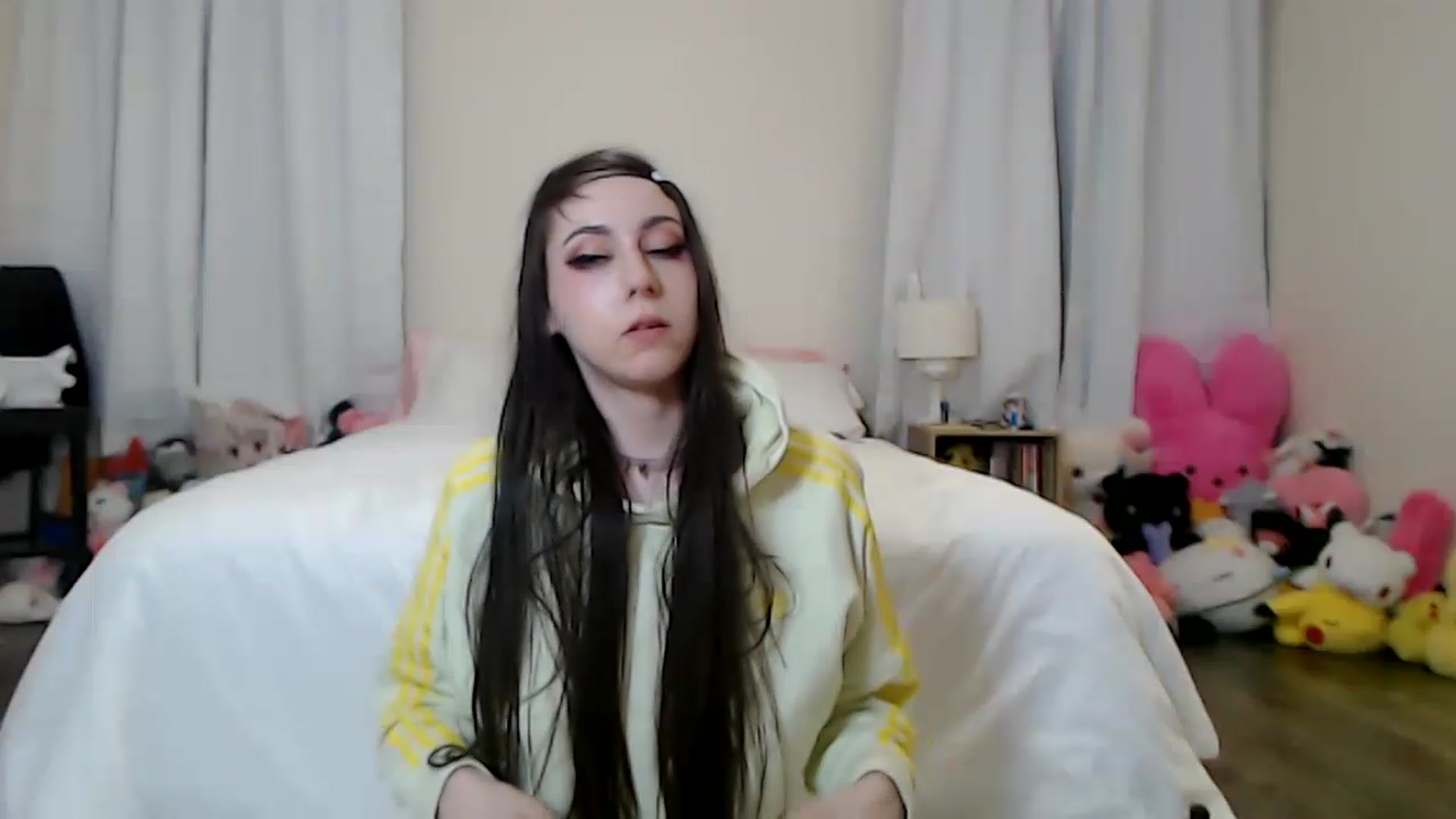 Gallery image thumbnail from Lunackitsuen's myfreecams stream on, 03/18/2023, 09:48 image 20 of 20