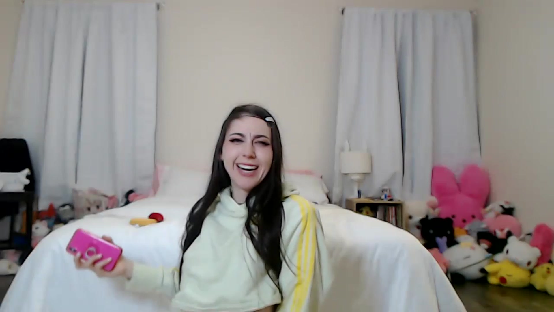 Gallery image thumbnail from Lunackitsuen's myfreecams stream on, 03/18/2023, 09:48 image 1 of 20