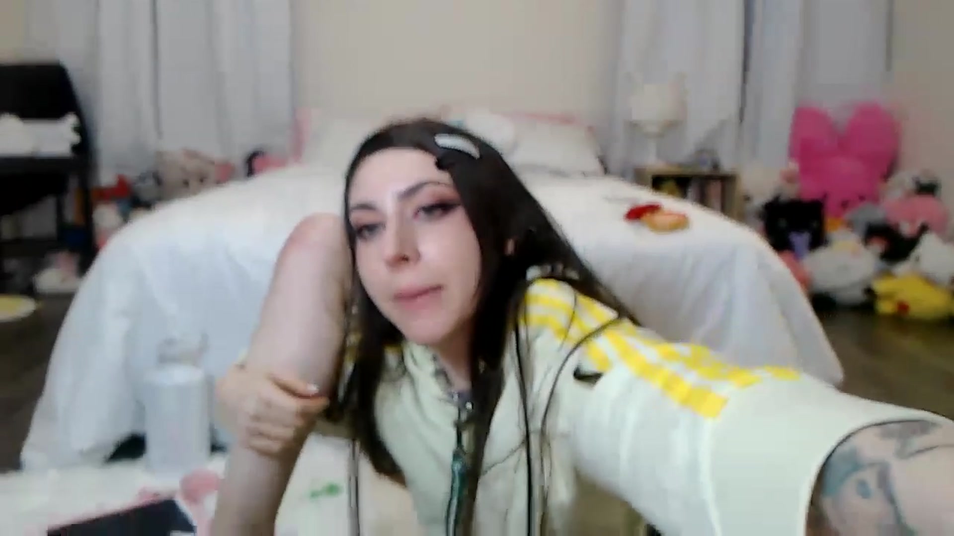 Gallery image thumbnail from Lunackitsuen's myfreecams stream on, 03/18/2023, 11:20 image 18 of 20