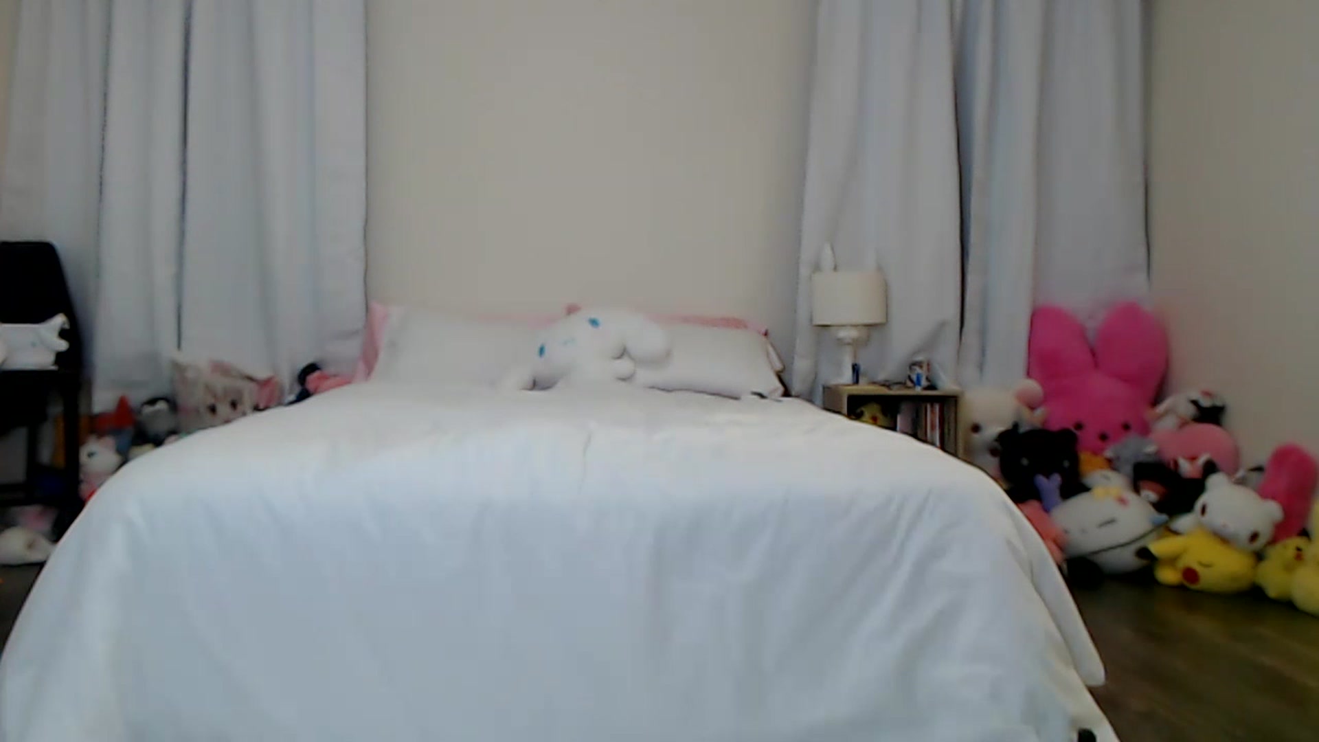 Gallery image thumbnail from Lunackitsuen's myfreecams stream on, 03/18/2023, 11:20 image 5 of 20