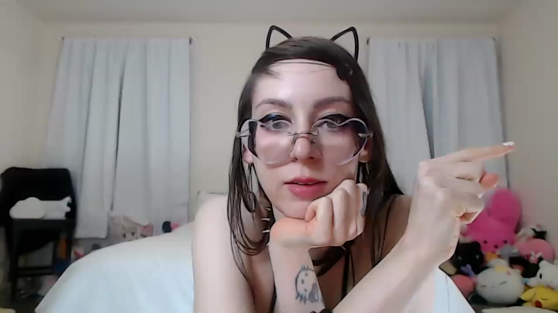 Gallery image thumbnail from Lunackitsuen's myfreecams stream on, 04/29/2023, 10:10 image 13 of 20