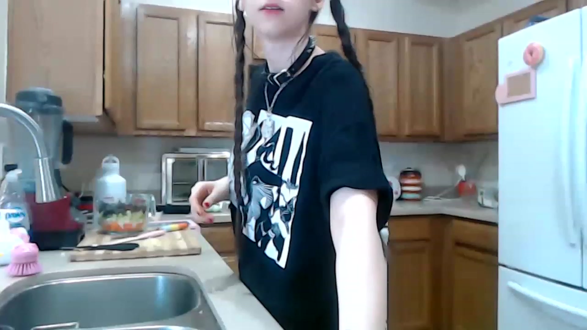 Gallery image thumbnail from Lunackitsuen's myfreecams stream on, 05/04/2023, 10:52 image 14 of 20