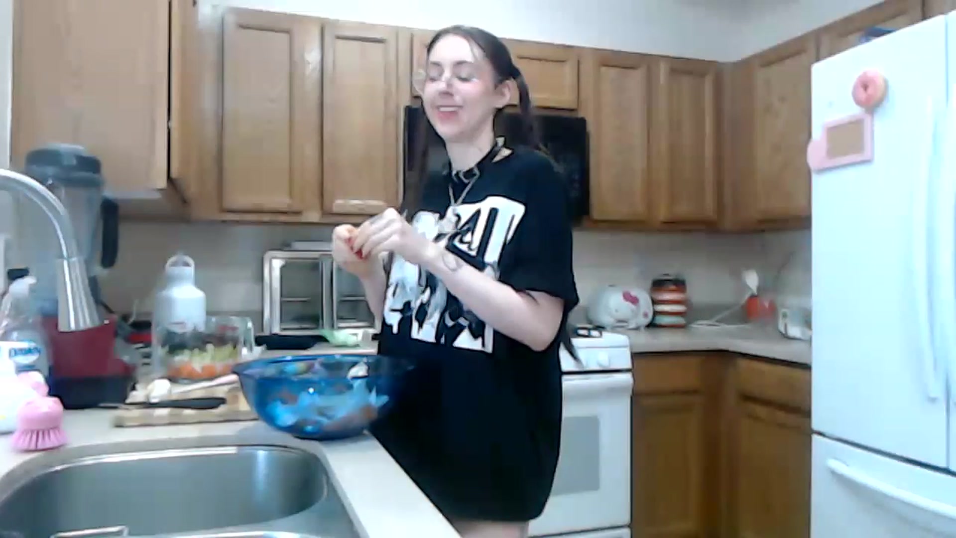 Gallery image thumbnail from Lunackitsuen's myfreecams stream on, 05/04/2023, 10:52 image 10 of 20