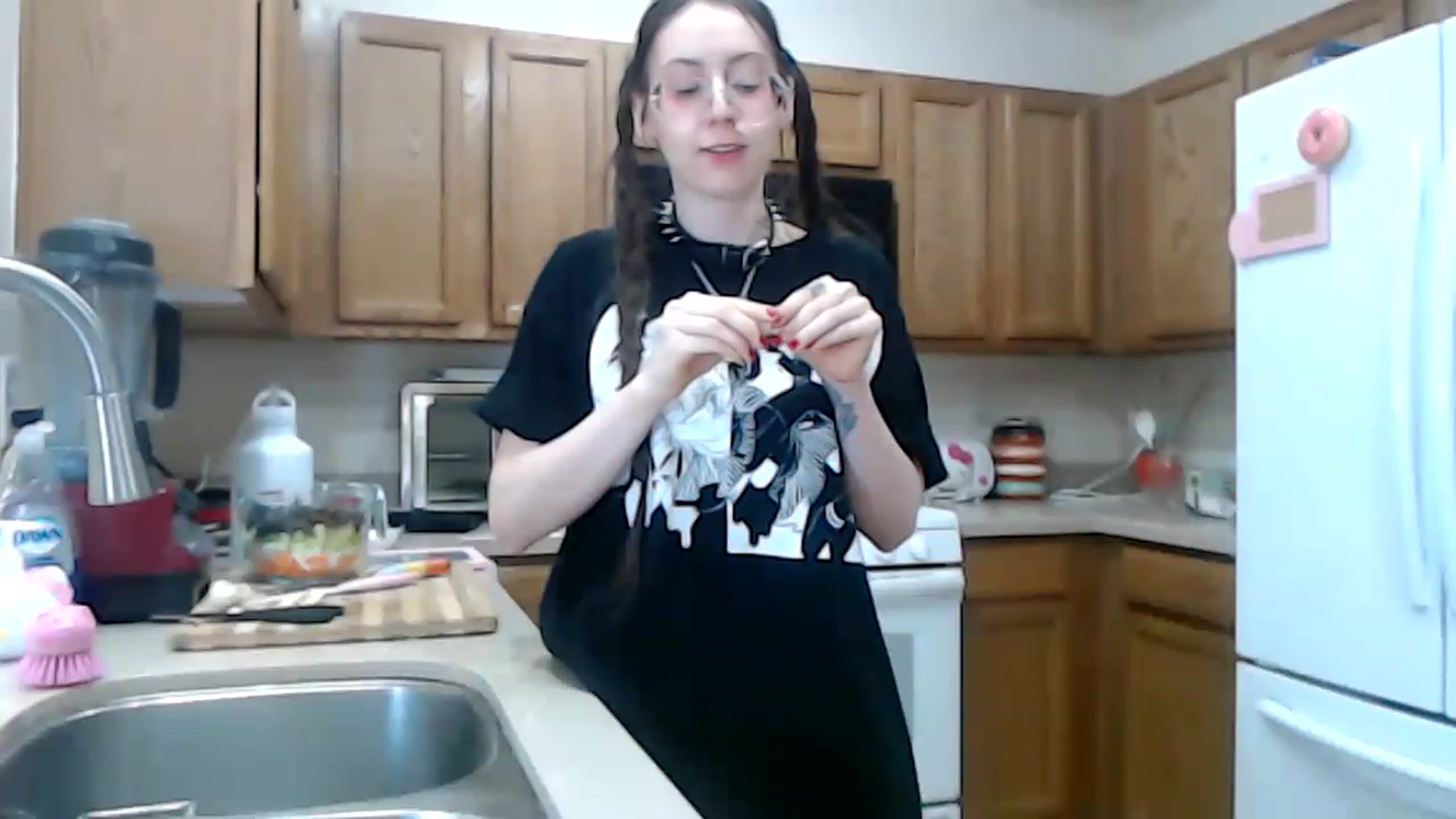 Gallery image thumbnail from Lunackitsuen's myfreecams stream on, 05/04/2023, 10:52 image 11 of 20