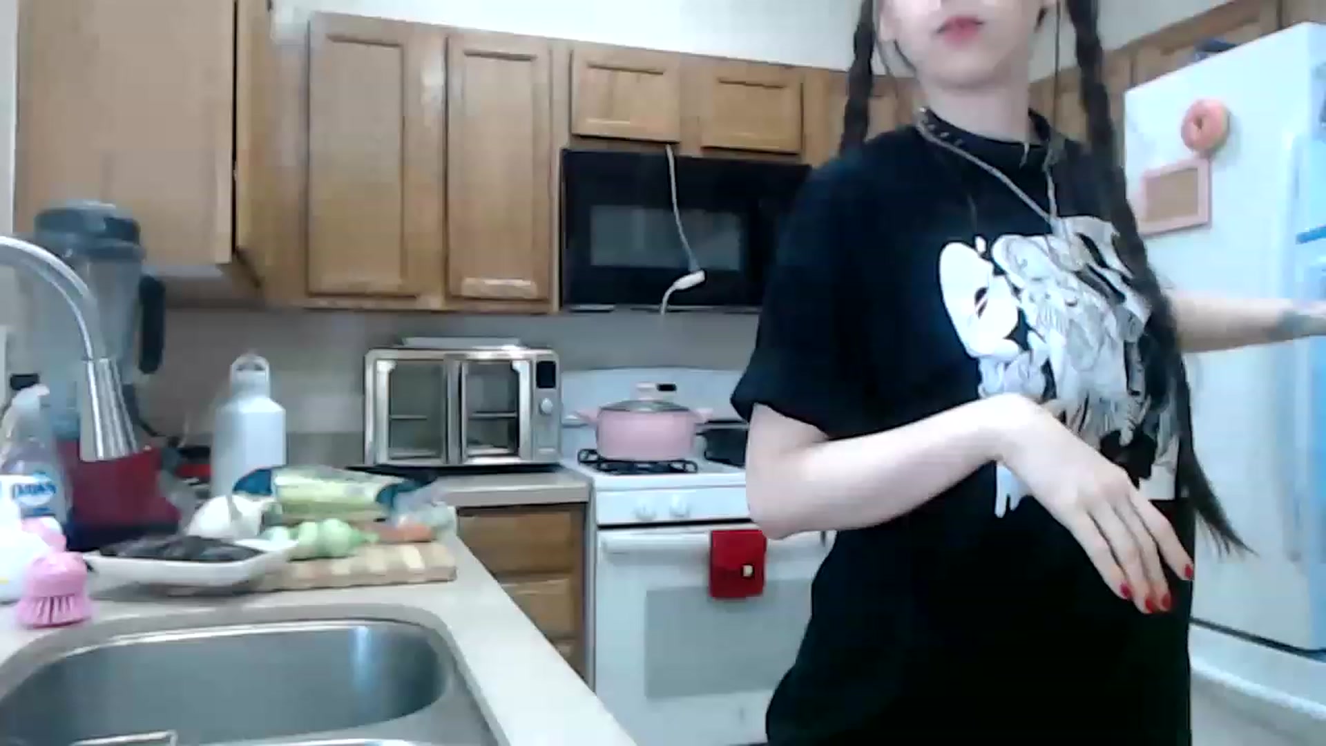Gallery image thumbnail from Lunackitsuen's myfreecams stream on, 05/04/2023, 10:52 image 1 of 20