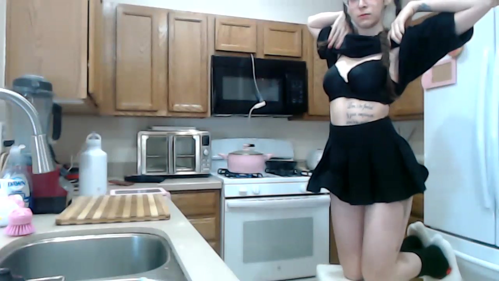 Gallery image thumbnail from Lunackitsuen's myfreecams stream on, 05/04/2023, 10:52 image 20 of 20