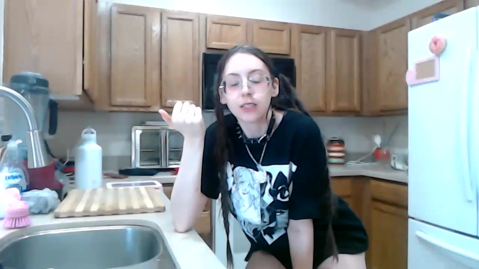 Gallery image thumbnail from Lunackitsuen's myfreecams stream on, 05/04/2023, 11:17 image 11 of 20