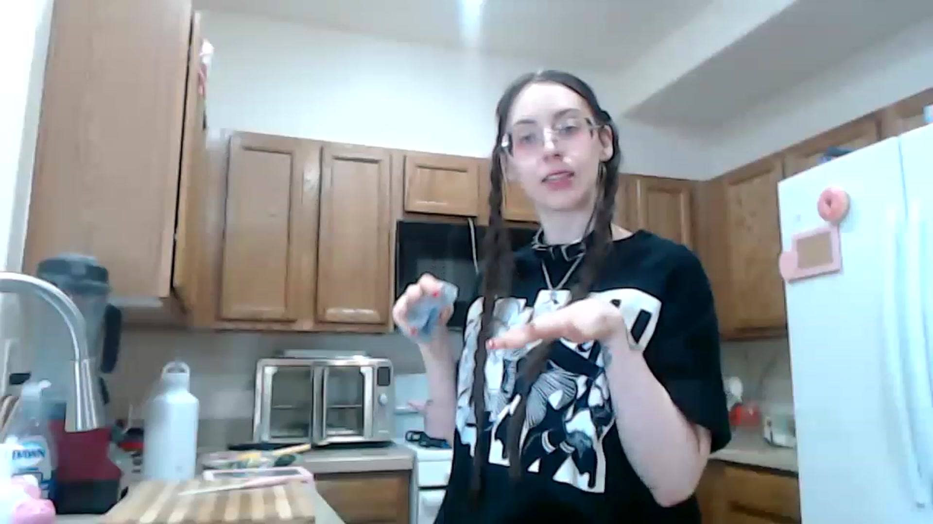 Gallery image thumbnail from Lunackitsuen's myfreecams stream on, 05/04/2023, 11:17 image 4 of 20