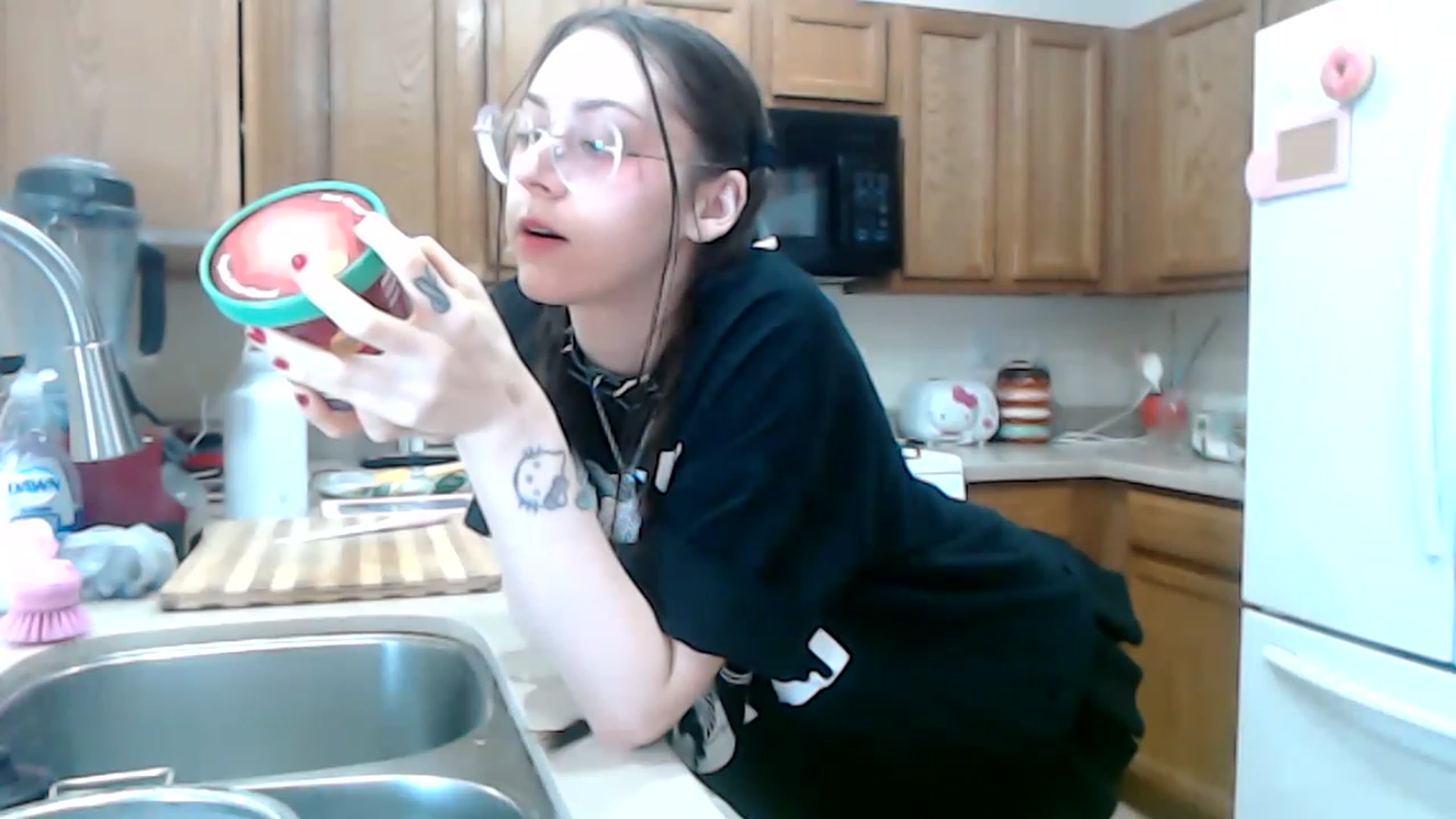 Gallery image thumbnail from Lunackitsuen's myfreecams stream on, 05/04/2023, 11:17 image 6 of 20