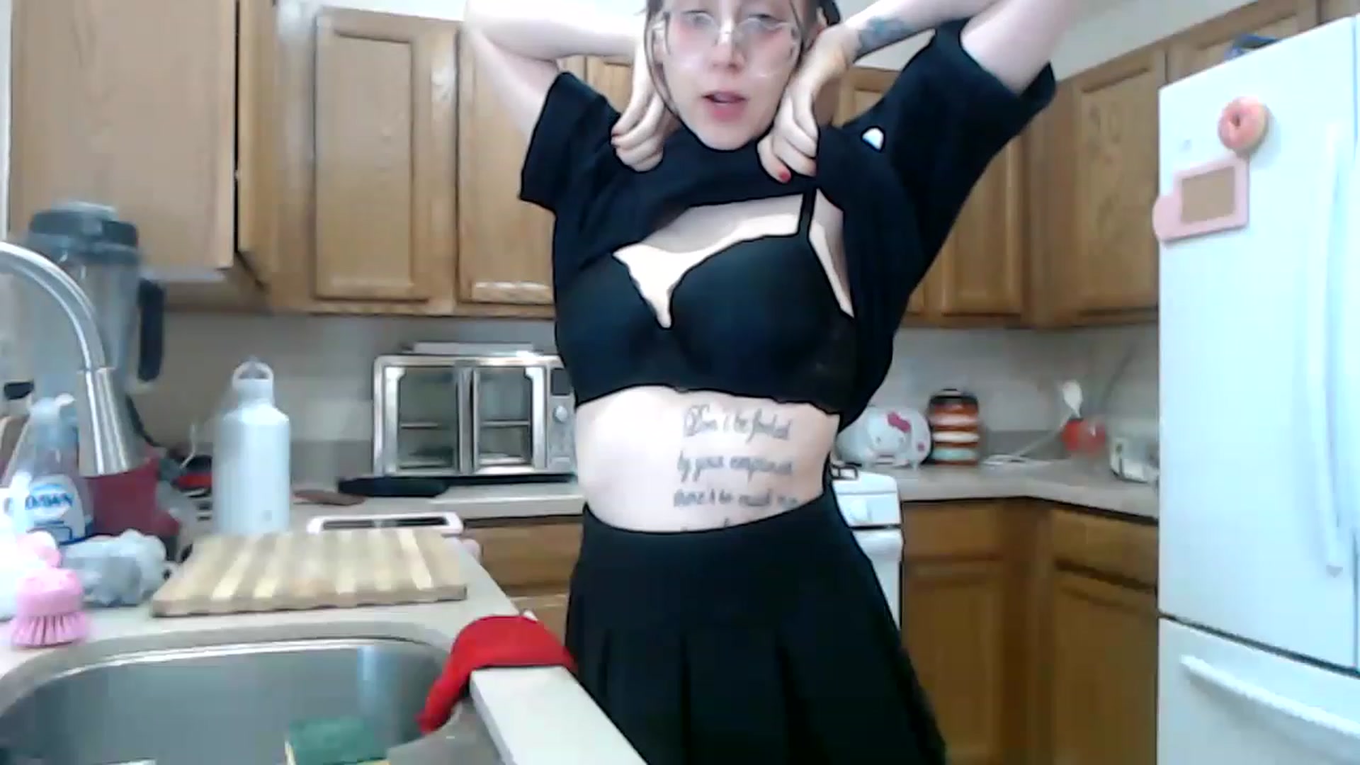 Gallery image thumbnail from Lunackitsuen's myfreecams stream on, 05/04/2023, 11:17 image 17 of 20